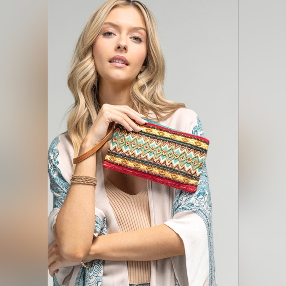 Handmade Hand Beaded Wristlet Clutch - Ethnic Inspired Motive - Dyed Fine Cotton - Picture 4 of 5